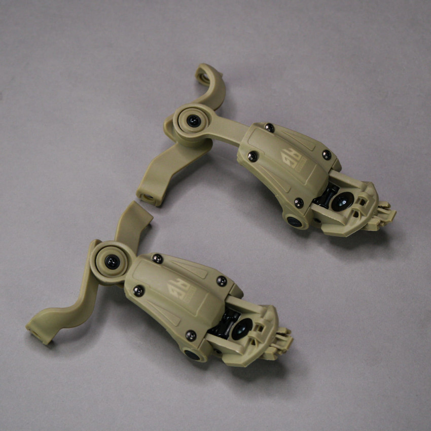 Крепление для наушников Earmor на рельсы ARC - NeckFlip Helmet Rail Mount Kit (TAN)
